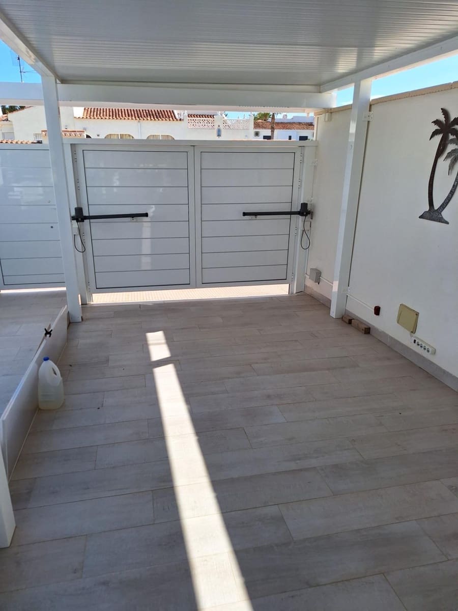 Villa/Maison à vendre à Torrevieja avec piscine - 594 000 € (Ref: 9878071)