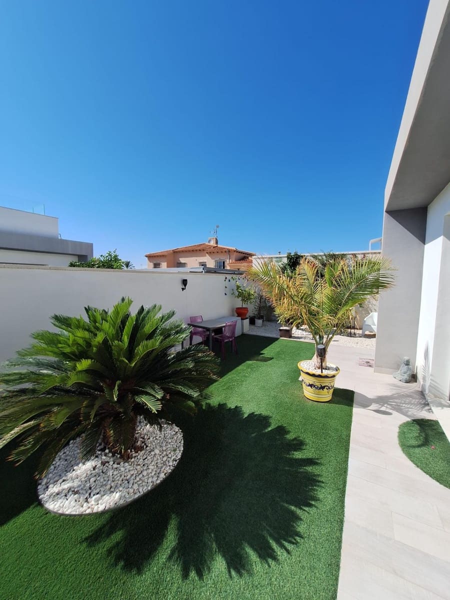 Villa/Maison à vendre à Torrevieja avec piscine - 594 000 € (Ref: 9878071)