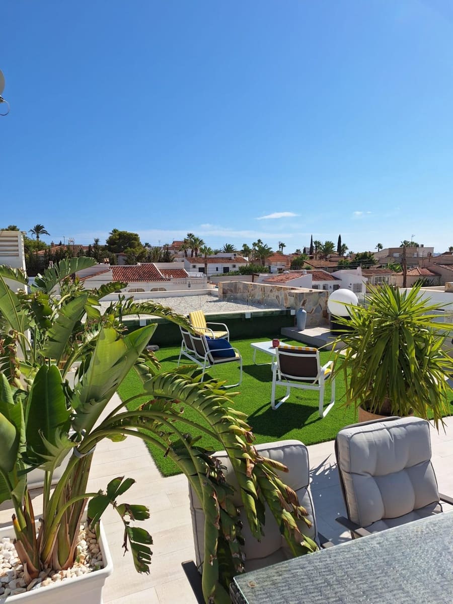 Villa/Maison à vendre à Torrevieja avec piscine - 594 000 € (Ref: 9878071)