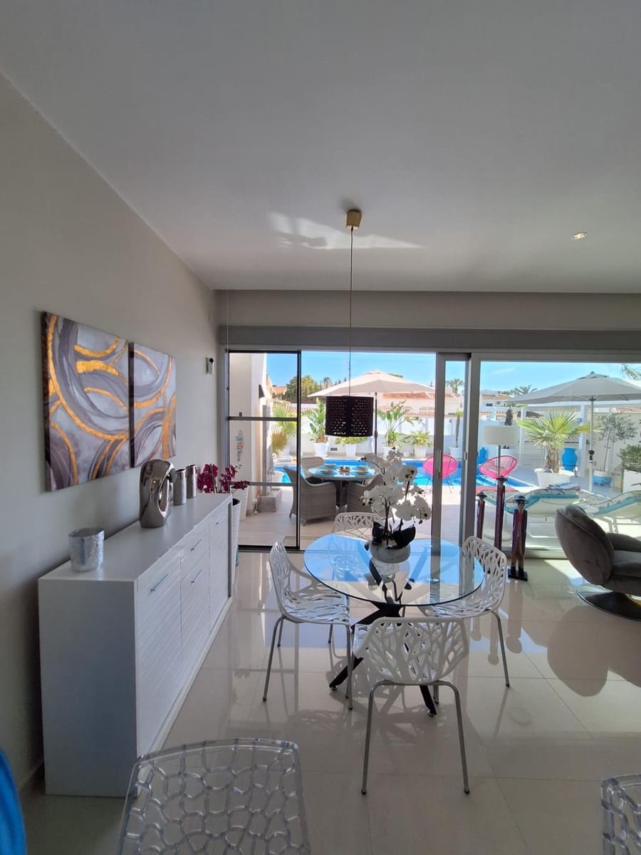 Villa/Maison à vendre à Torrevieja avec piscine - 594 000 € (Ref: 9878071)
