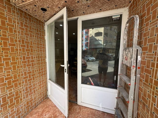 Commercieel te koop in Antonio Machado, Torrevieja - € 180.000 (Ref: 9878074)