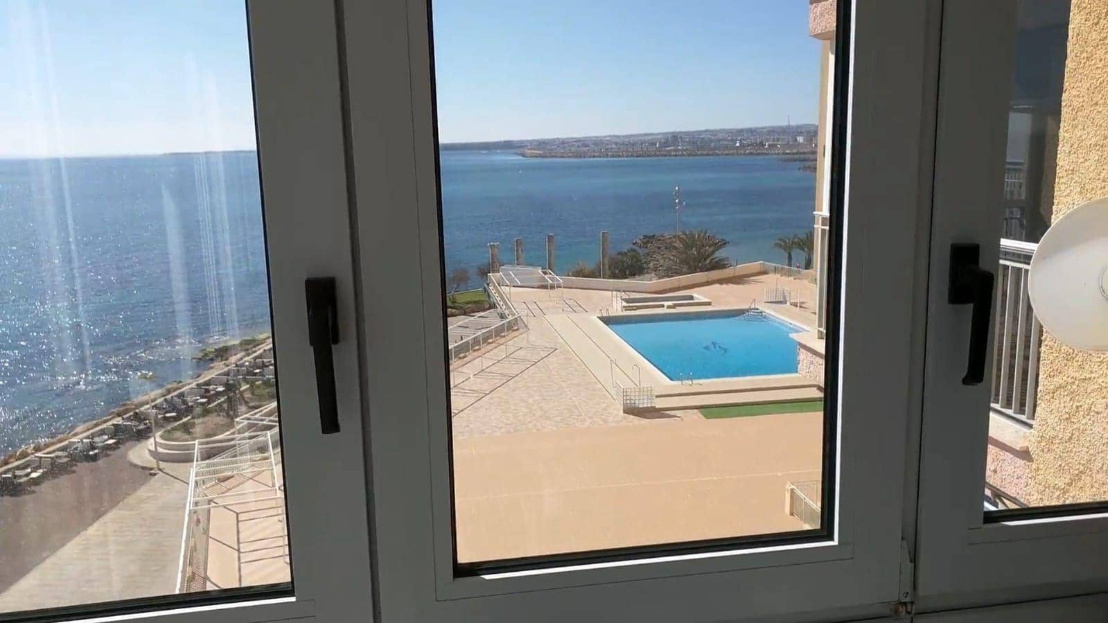 4 makuuhuone Huoneisto myytävänä paikassa Torrevieja mukana uima-altaan - 635 000 € (Ref: 9878075)
