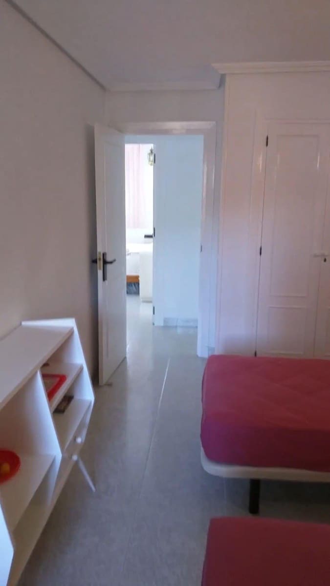 4 makuuhuone Huoneisto myytävänä paikassa Torrevieja mukana uima-altaan - 635 000 € (Ref: 9878075)