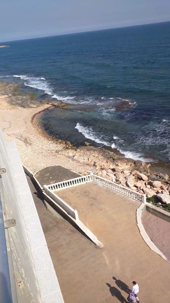 4 makuuhuone Huoneisto myytävänä paikassa Torrevieja mukana uima-altaan - 635 000 € (Ref: 9878075)