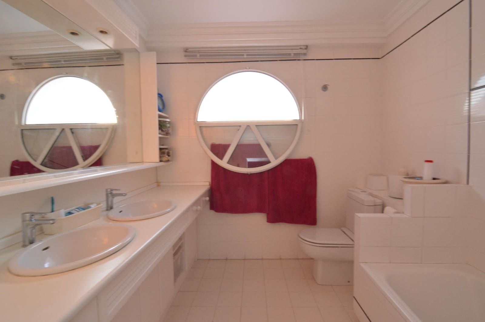 4 Zimmer Villa zu verkaufen in Torrevieja mit Pool - 890.000 € (Ref: 9878081)