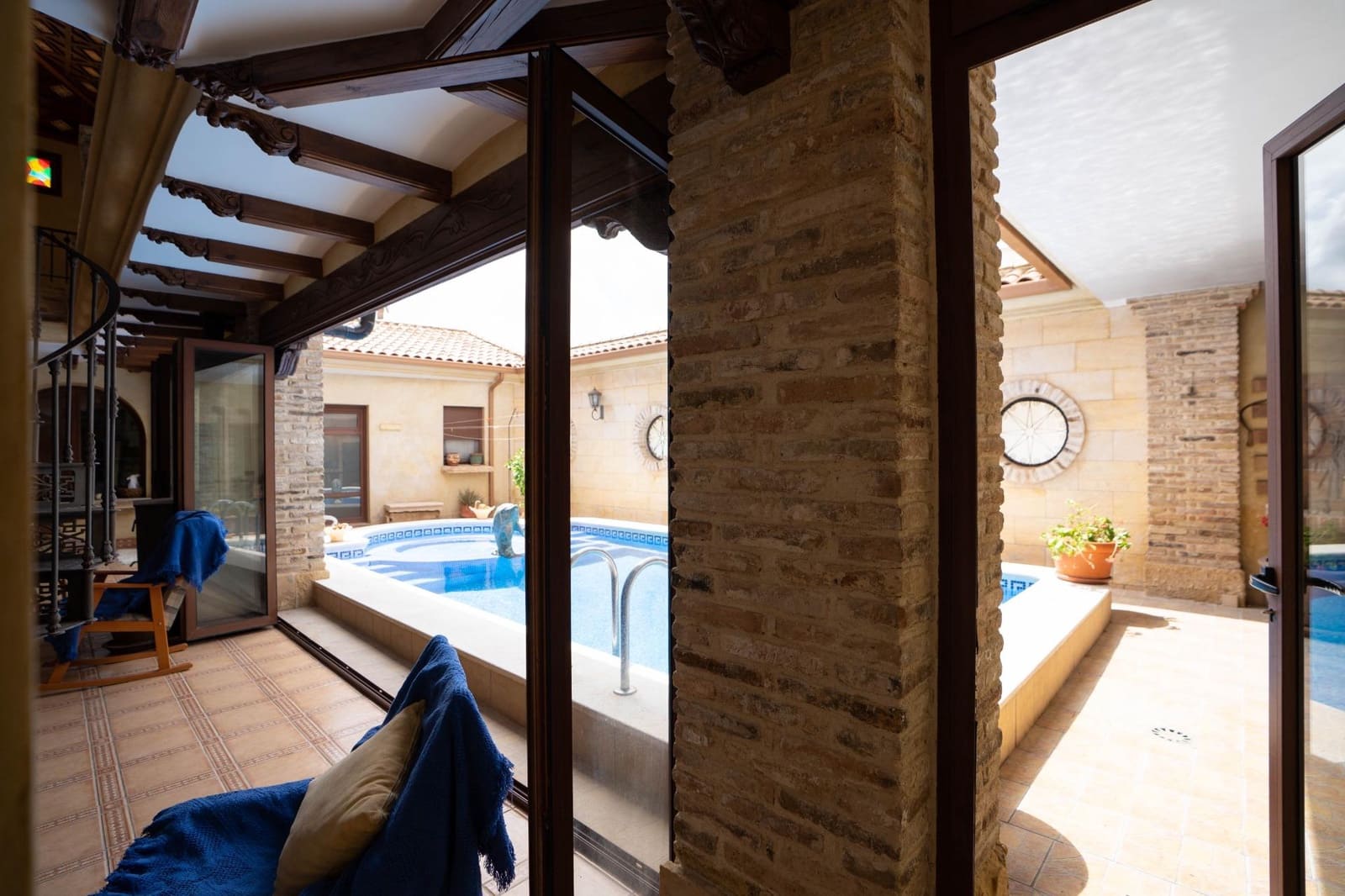Villa zu verkaufen in San Miguel de Salinas mit Pool - 990.000 € (Ref: 9878085)