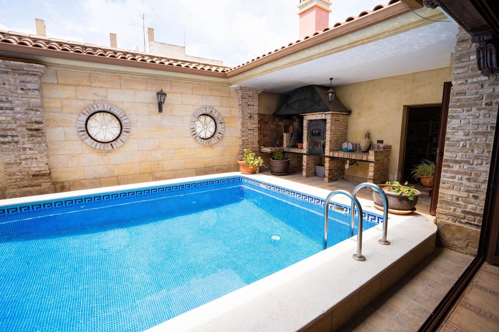Villa zu verkaufen in San Miguel de Salinas mit Pool - 990.000 € (Ref: 9878085)