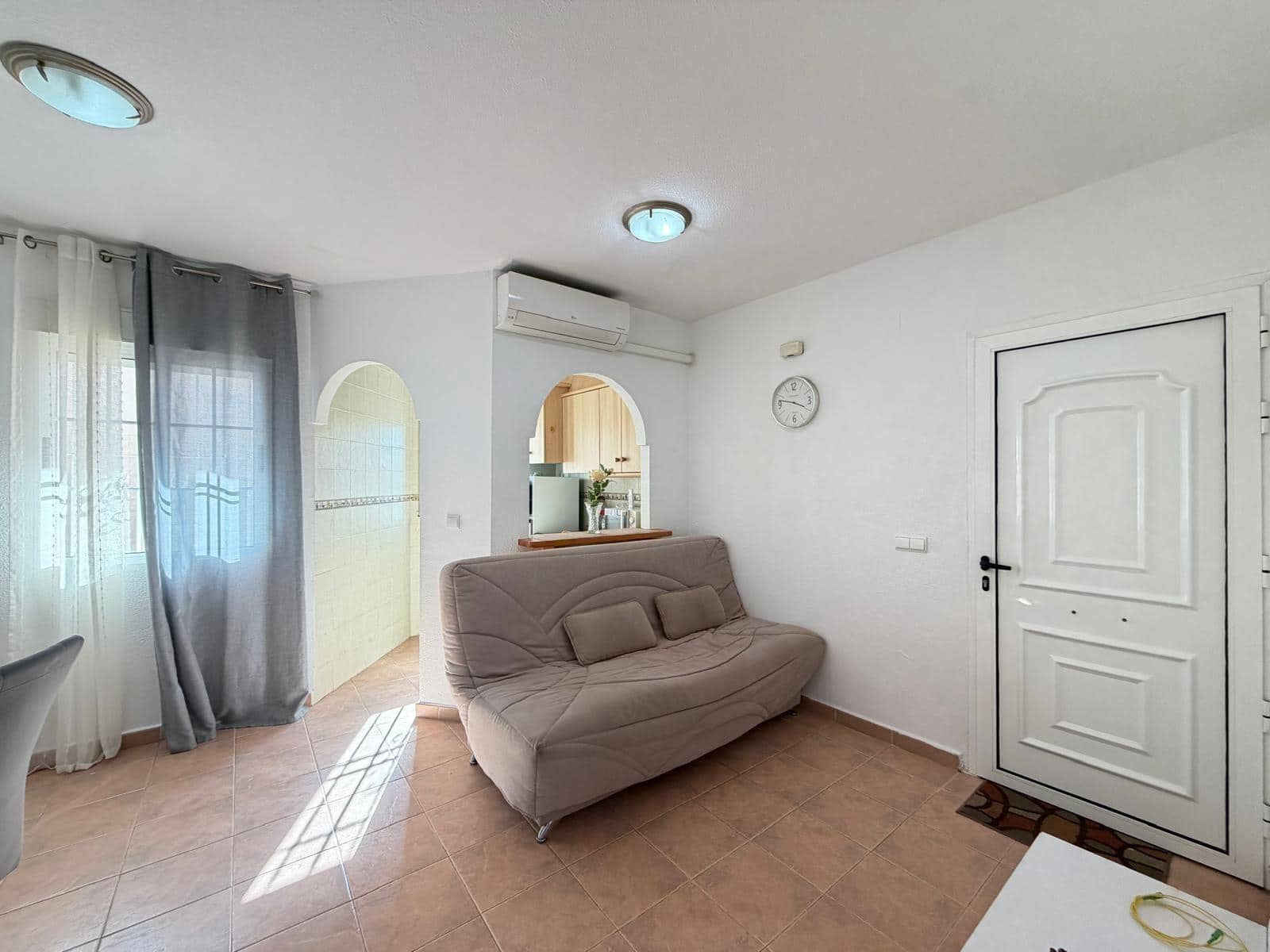 2 makuuhuone Bungalow myytävänä paikassa Torrevieja mukana uima-altaan - 164 900 € (Ref: 9881588)