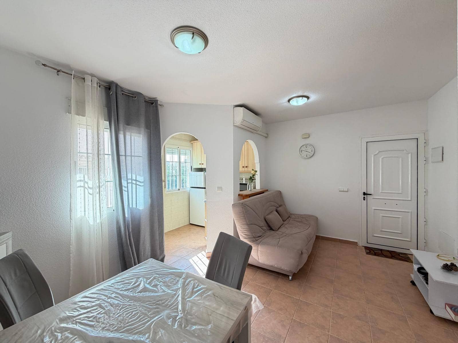 2 makuuhuone Bungalow myytävänä paikassa Torrevieja mukana uima-altaan - 164 900 € (Ref: 9881588)