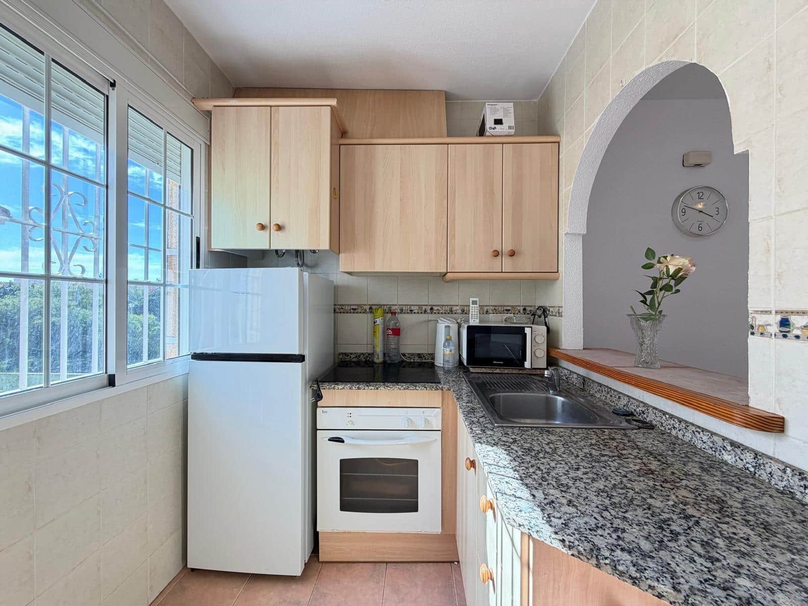 2 makuuhuone Bungalow myytävänä paikassa Torrevieja mukana uima-altaan - 164 900 € (Ref: 9881588)