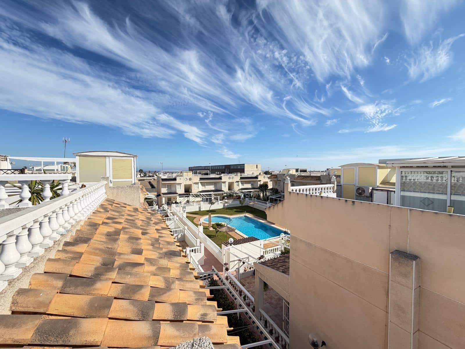 2 makuuhuone Bungalow myytävänä paikassa Torrevieja mukana uima-altaan - 164 900 € (Ref: 9881588)
