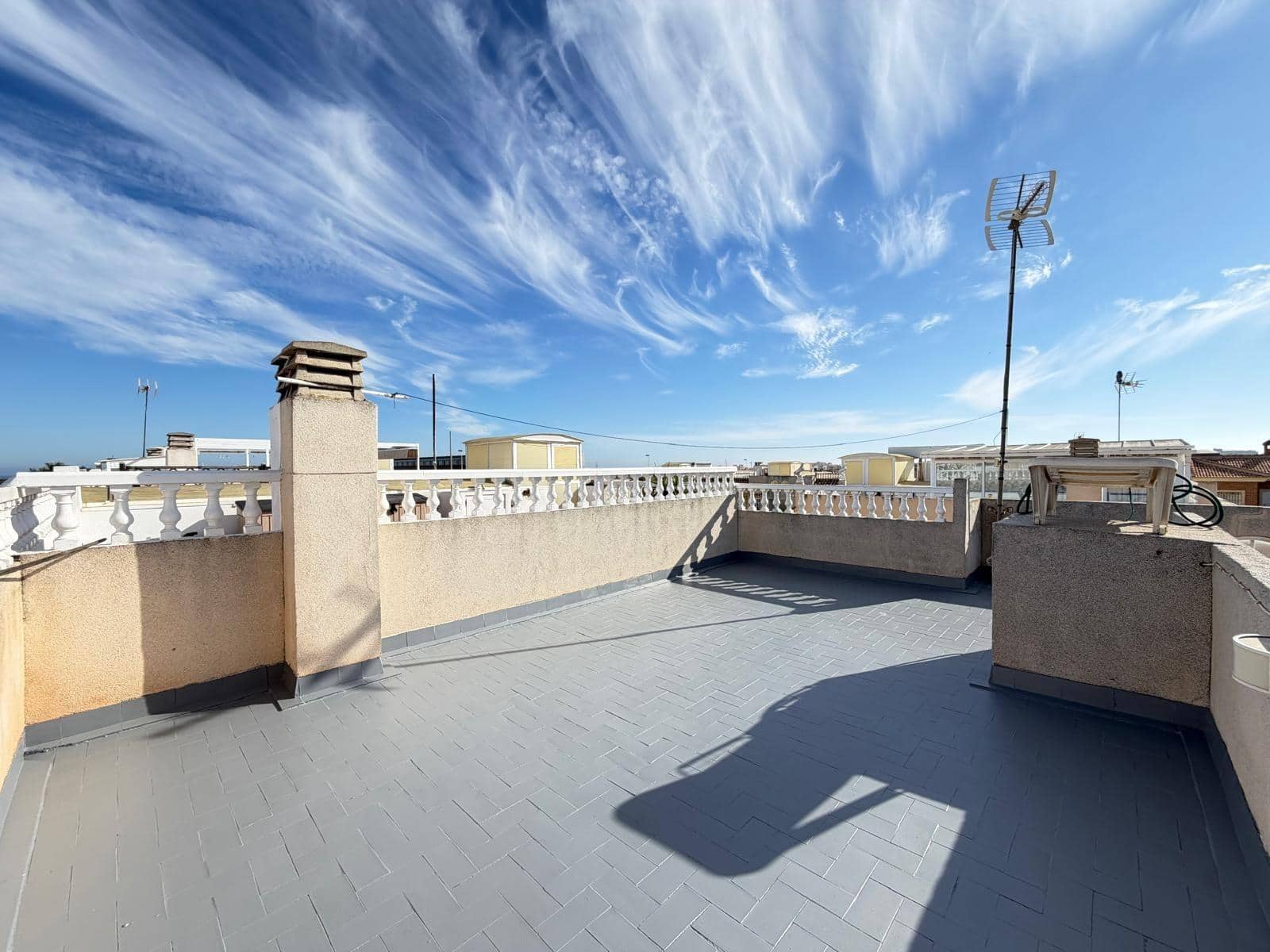 2 makuuhuone Bungalow myytävänä paikassa Torrevieja mukana uima-altaan - 164 900 € (Ref: 9881588)
