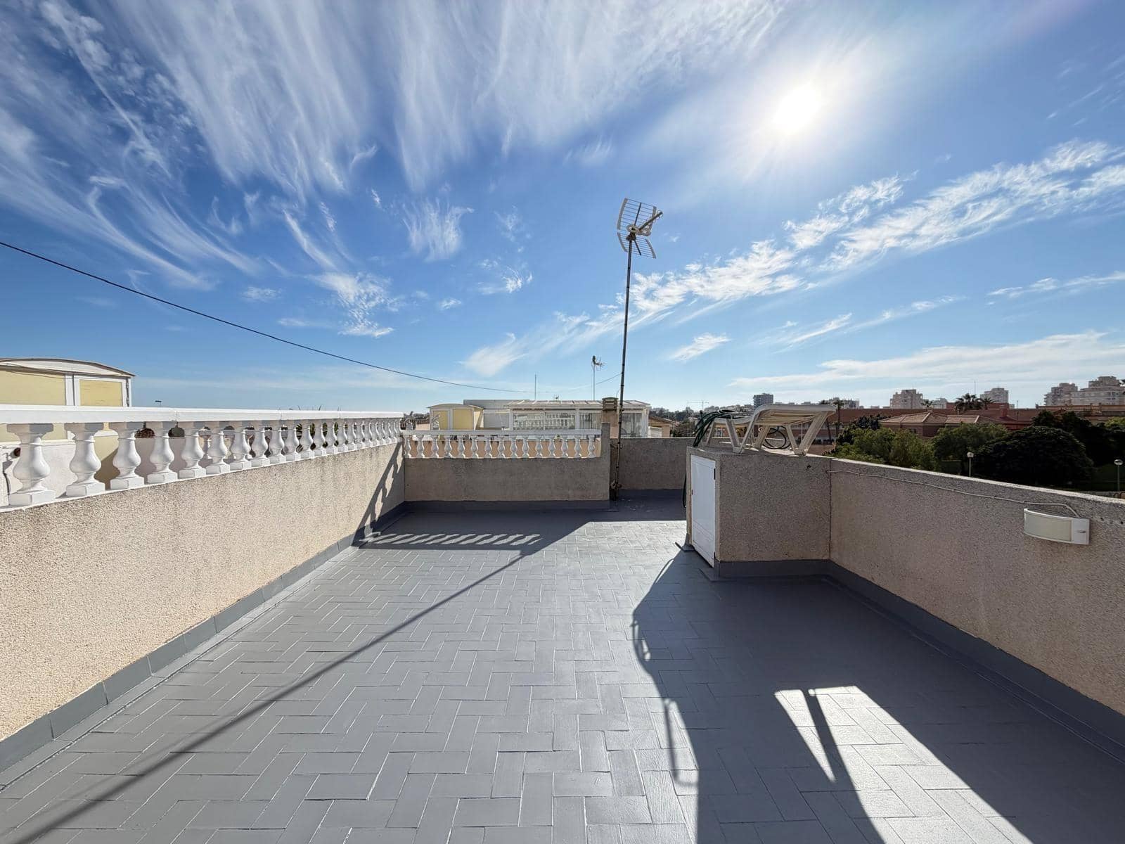 2 makuuhuone Bungalow myytävänä paikassa Torrevieja mukana uima-altaan - 164 900 € (Ref: 9881588)