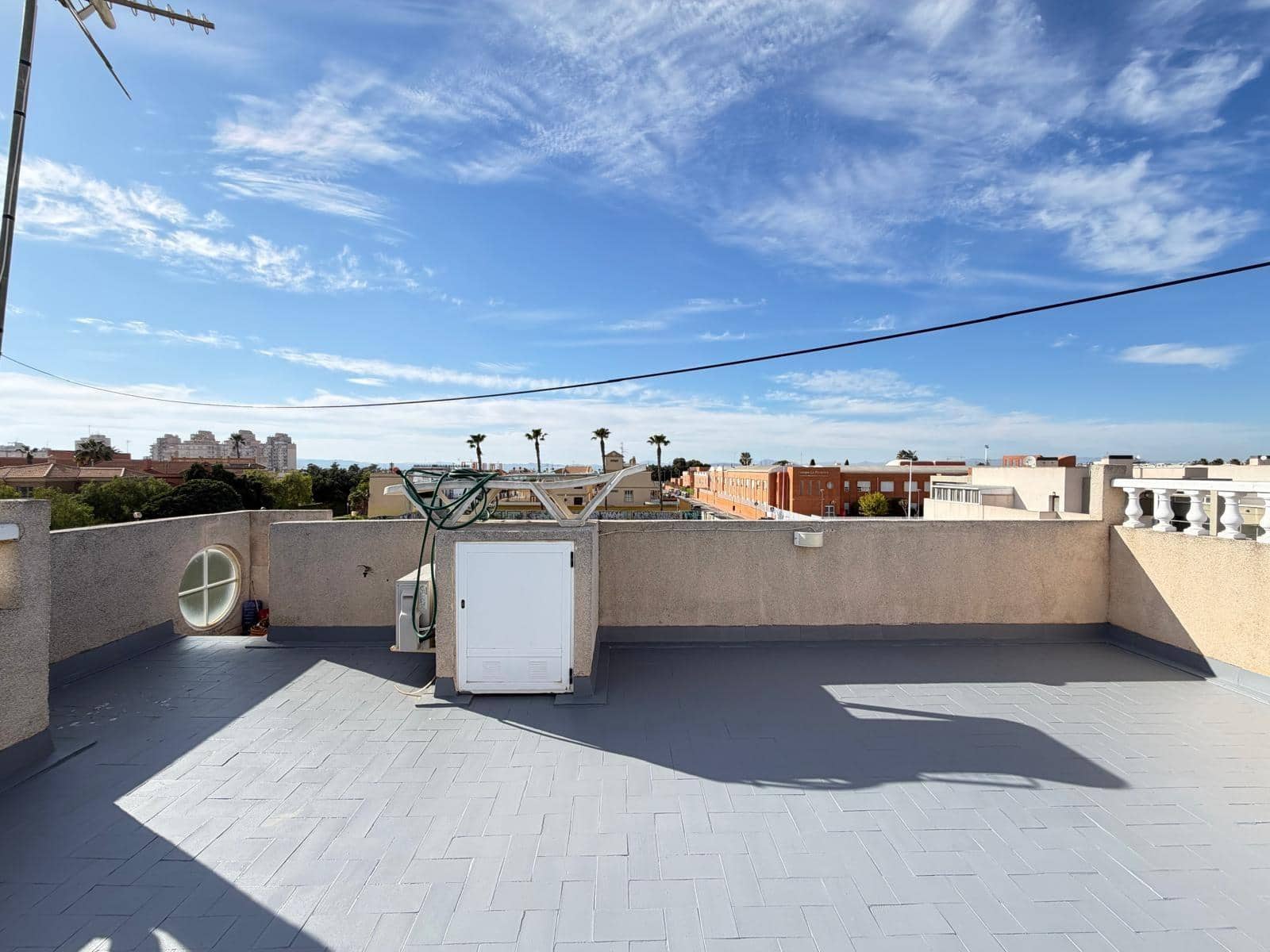 2 makuuhuone Bungalow myytävänä paikassa Torrevieja mukana uima-altaan - 164 900 € (Ref: 9881588)