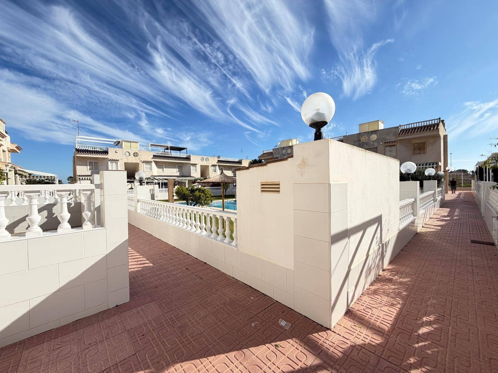 2 makuuhuone Bungalow myytävänä paikassa Torrevieja mukana uima-altaan - 164 900 € (Ref: 9881588)