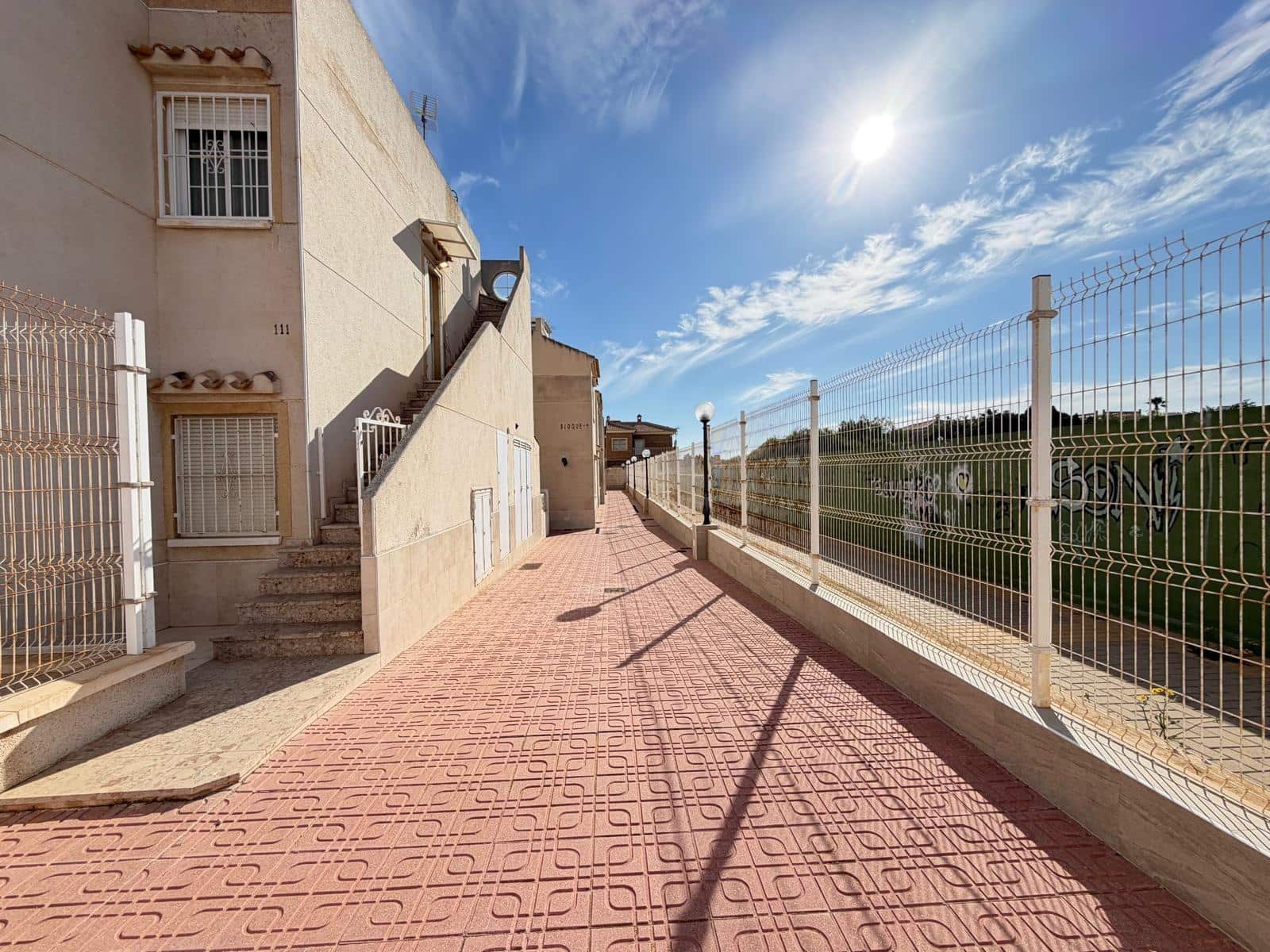 2 makuuhuone Bungalow myytävänä paikassa Torrevieja mukana uima-altaan - 164 900 € (Ref: 9881588)