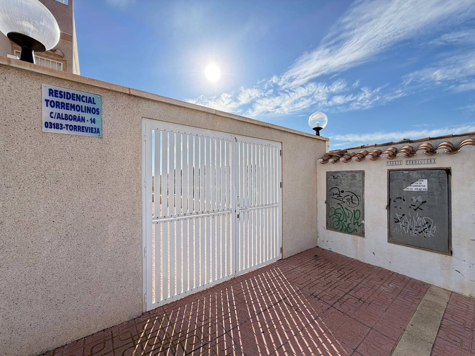 2 makuuhuone Bungalow myytävänä paikassa Torrevieja mukana uima-altaan - 164 900 € (Ref: 9881588)