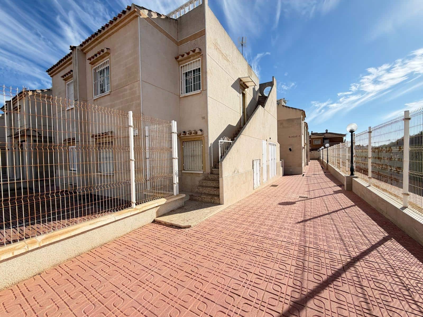 2 makuuhuone Bungalow myytävänä paikassa Torrevieja mukana uima-altaan - 164 900 € (Ref: 9881588)