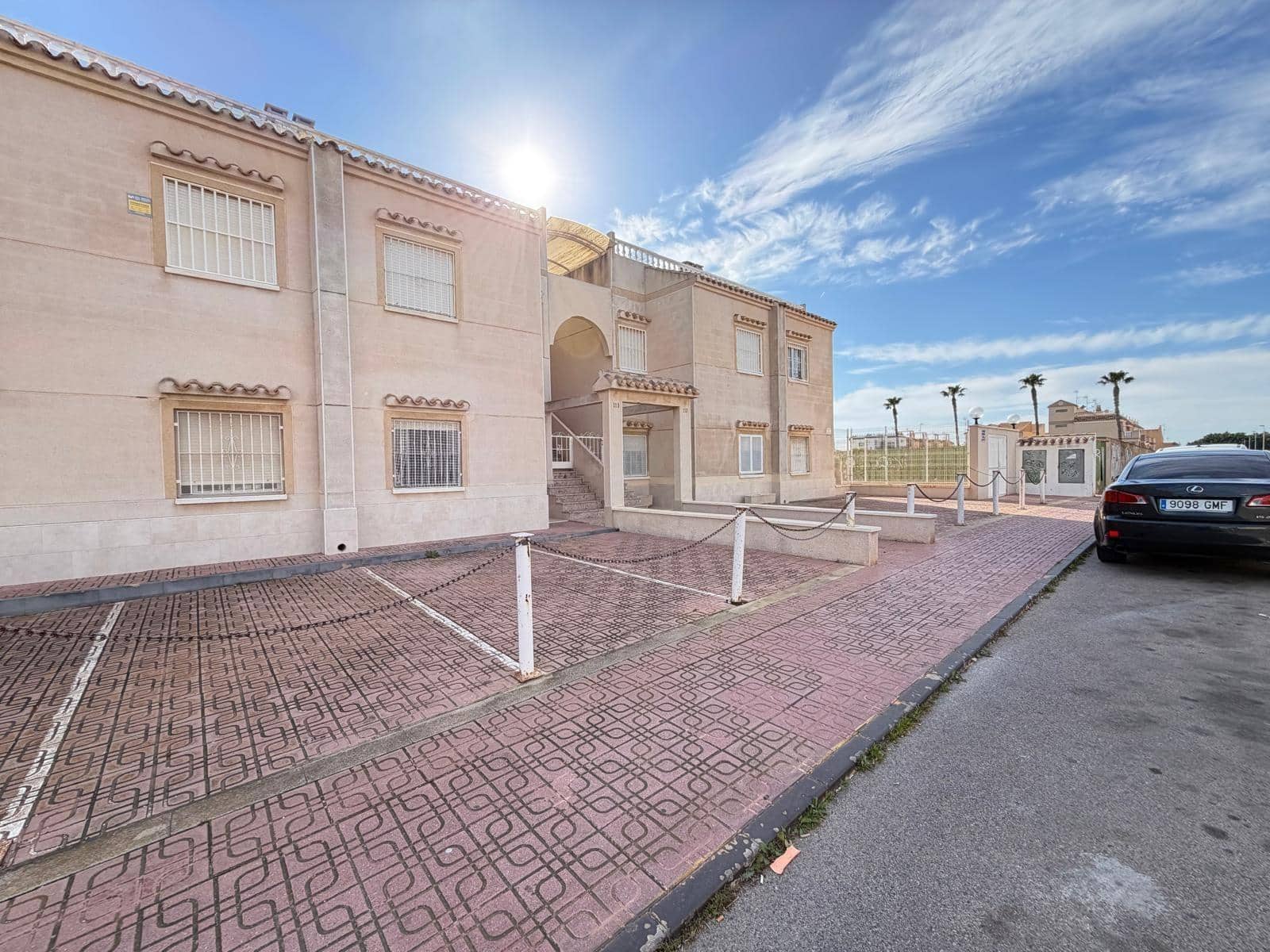 2 makuuhuone Bungalow myytävänä paikassa Torrevieja mukana uima-altaan - 164 900 € (Ref: 9881588)