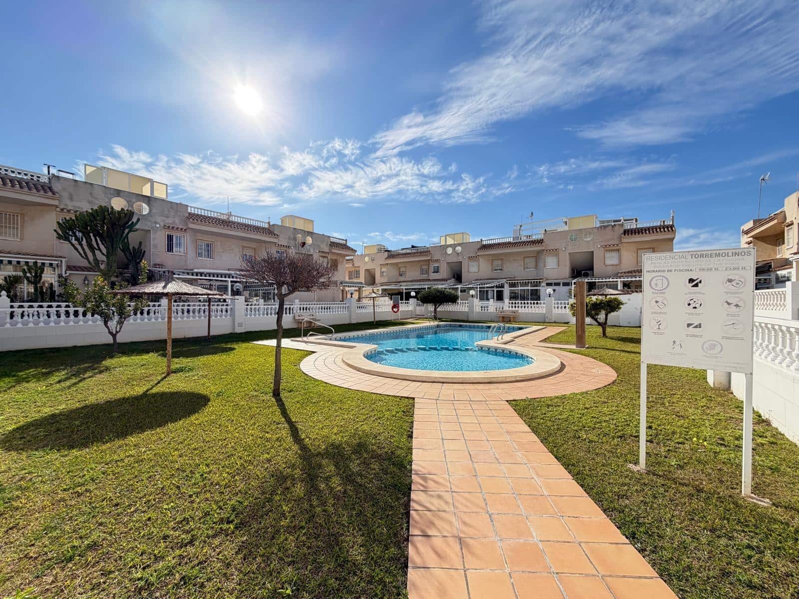 2 makuuhuone Bungalow myytävänä paikassa Torrevieja mukana uima-altaan - 164 900 € (Ref: 9881588)