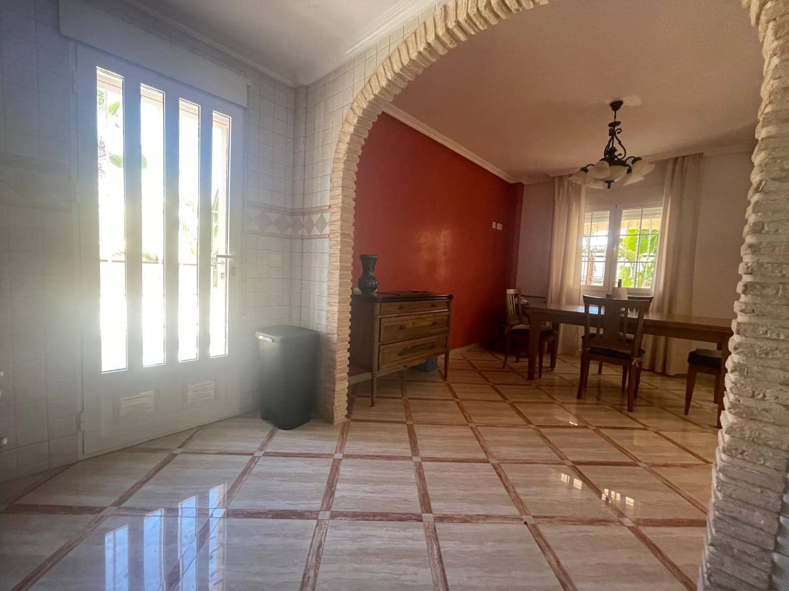 5 Zimmer Haus zu verkaufen in Torrevieja mit Pool - 670.000 € (Ref: 9881595)