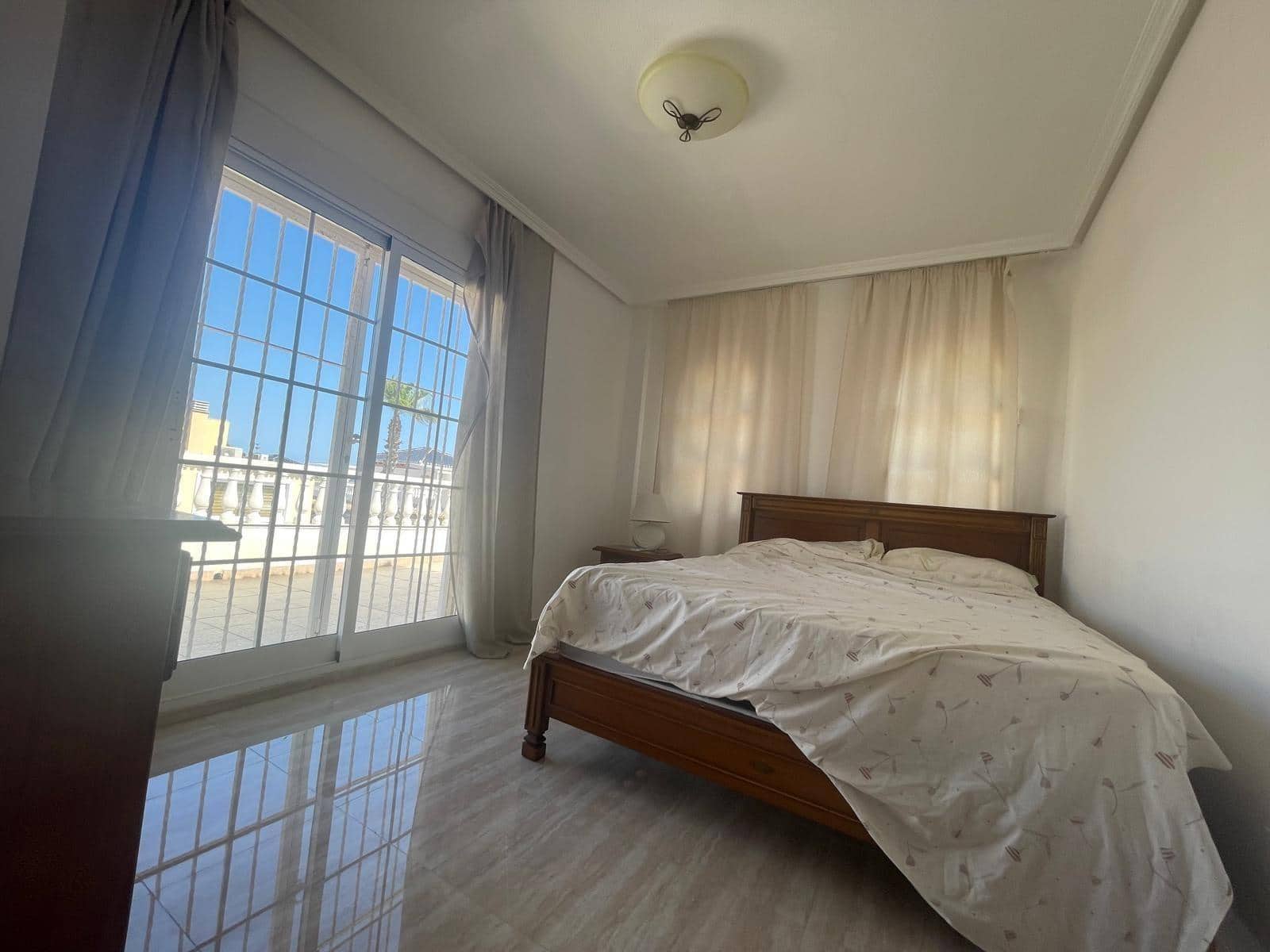 5 Zimmer Haus zu verkaufen in Torrevieja mit Pool - 670.000 € (Ref: 9881595)