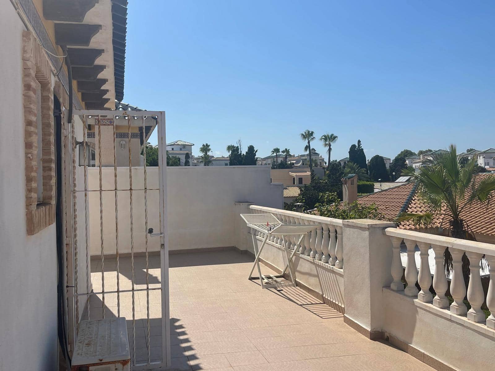 5 Zimmer Haus zu verkaufen in Torrevieja mit Pool - 670.000 € (Ref: 9881595)