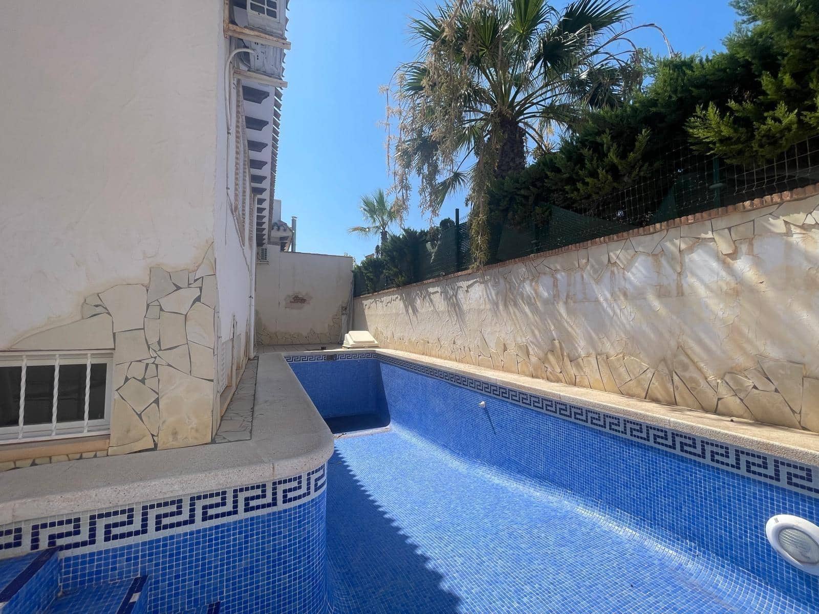 5 Zimmer Haus zu verkaufen in Torrevieja mit Pool - 670.000 € (Ref: 9881595)