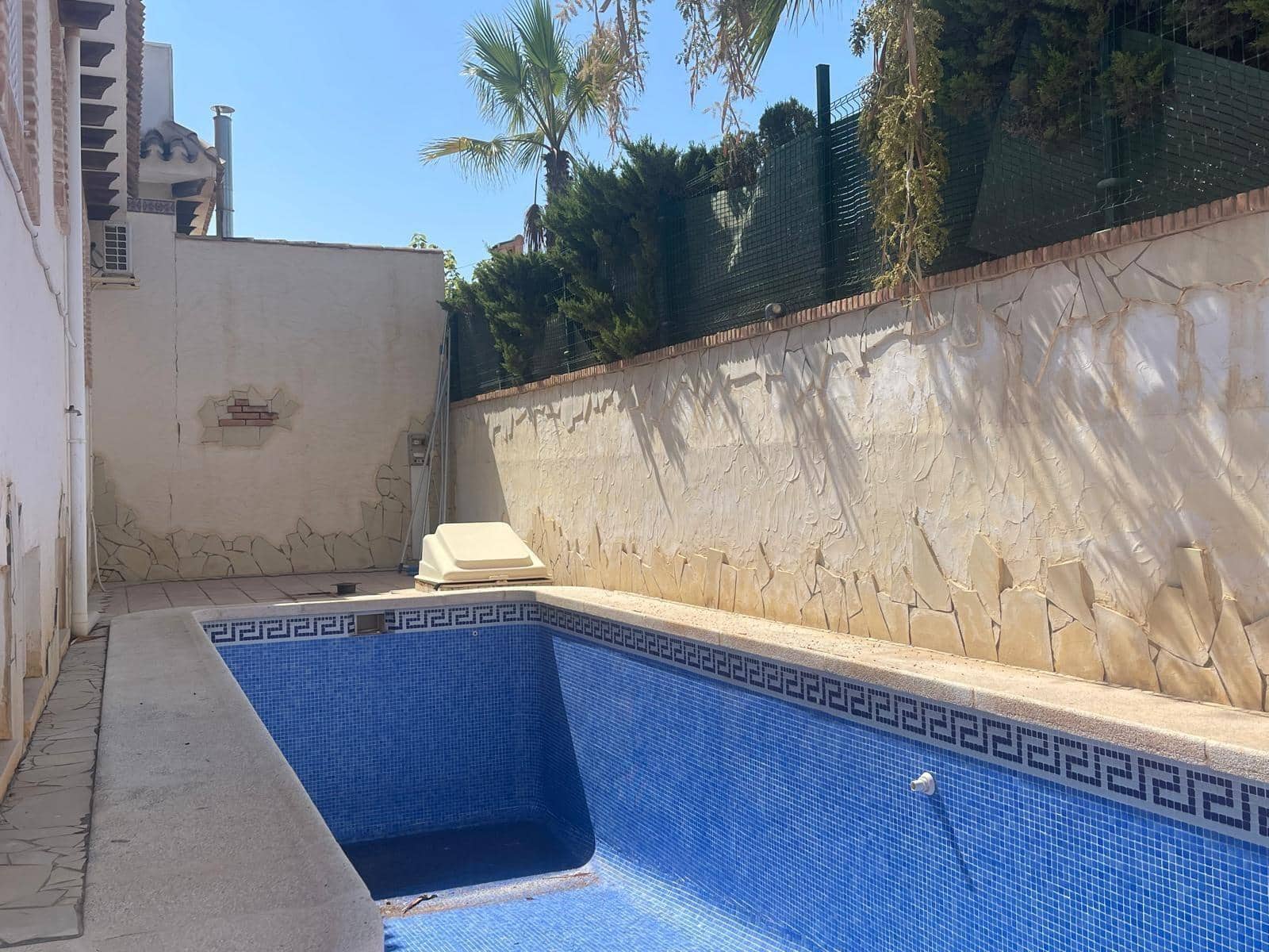 5 Zimmer Haus zu verkaufen in Torrevieja mit Pool - 670.000 € (Ref: 9881595)