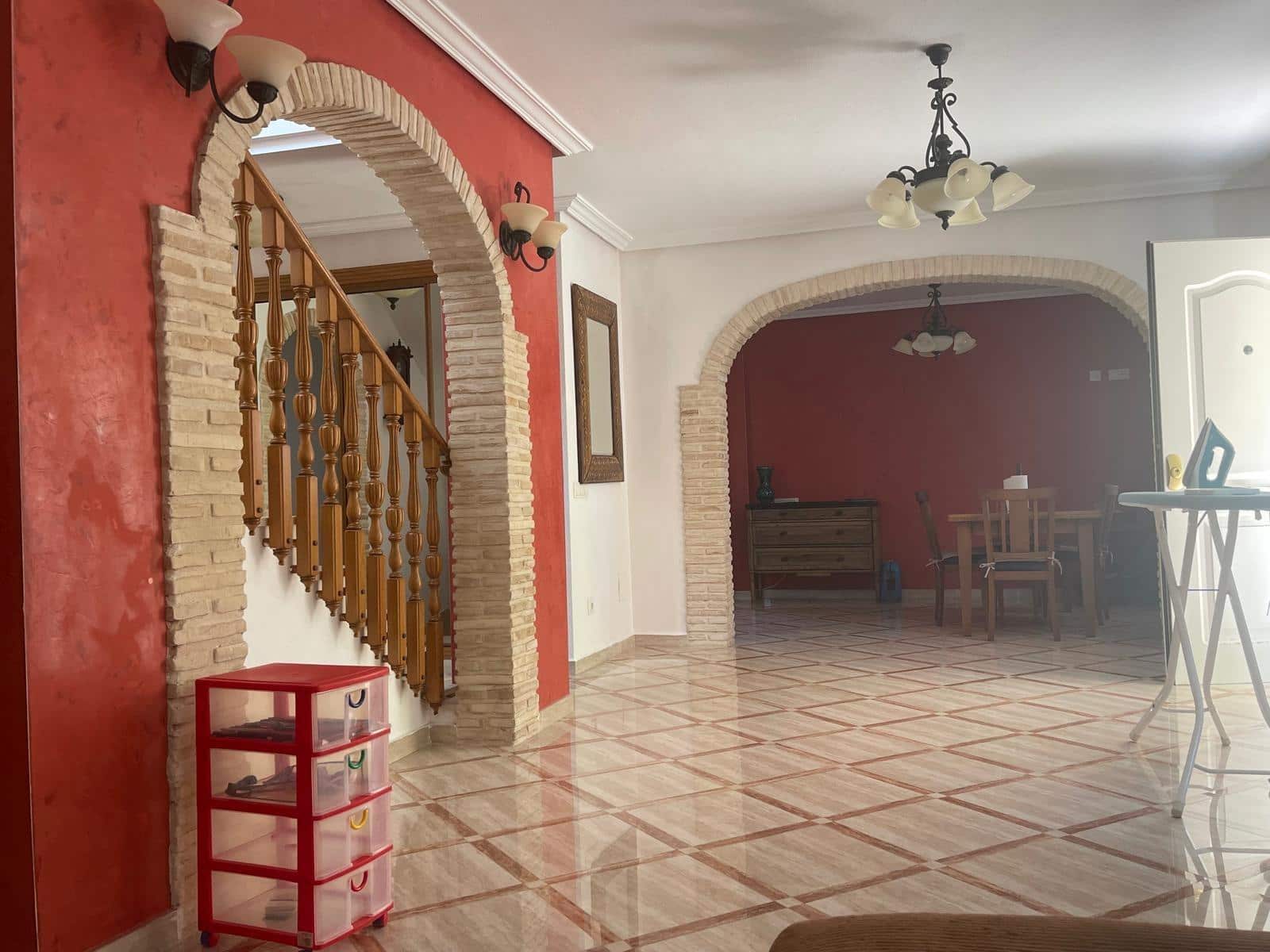 5 Zimmer Haus zu verkaufen in Torrevieja mit Pool - 670.000 € (Ref: 9881595)