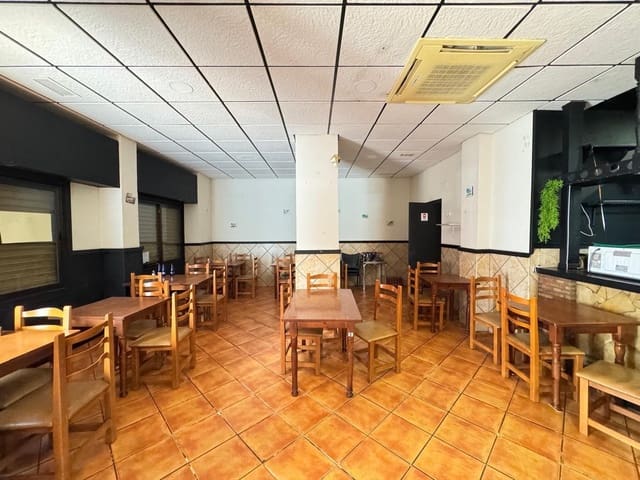 Commerciale in vendita in Avenida Habaneras - Curva de Palangre, Torrevieja - 165.000 € (Rif: 9881599)