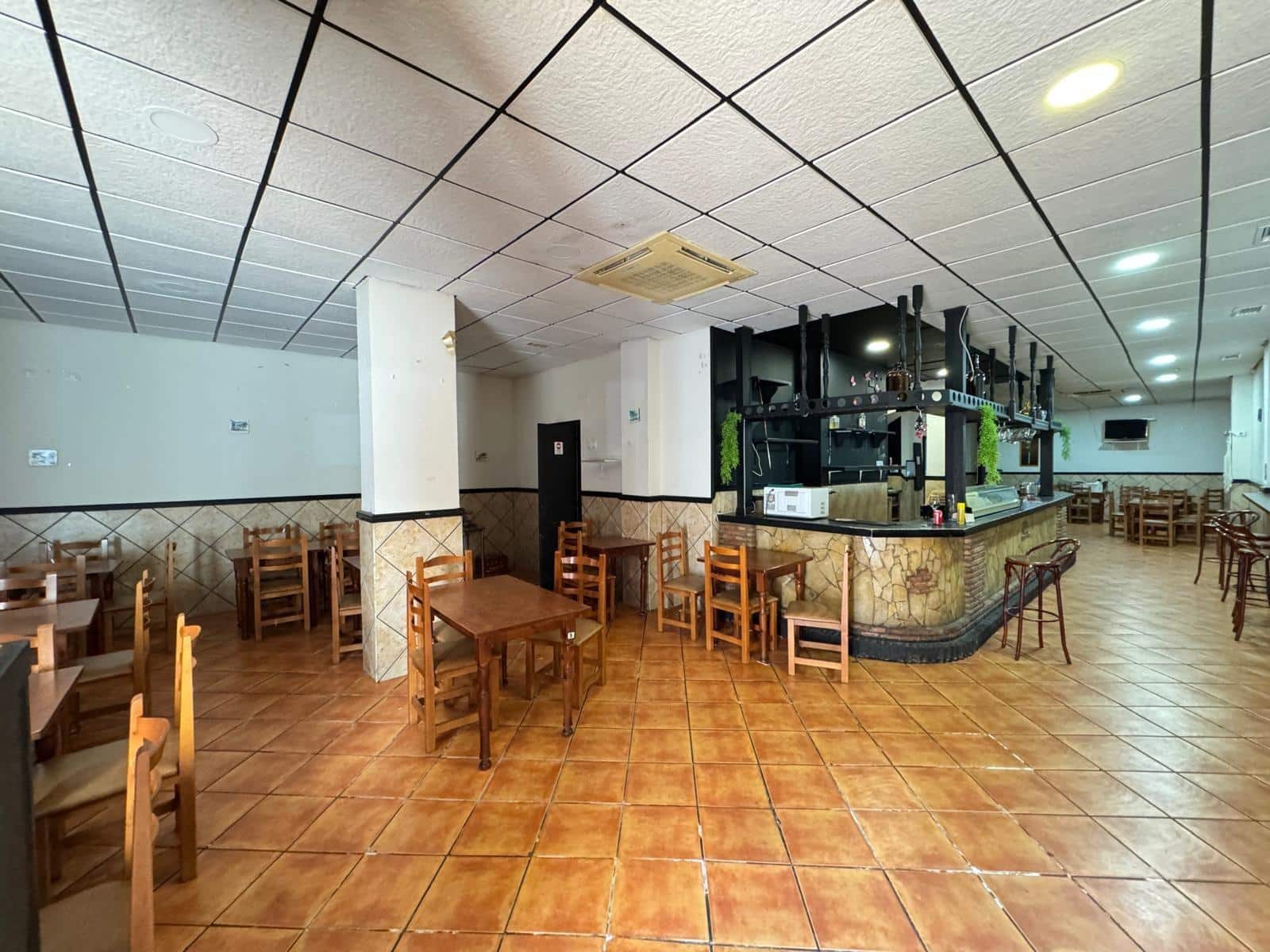 Commerciale in vendita in Torrevieja - 165.000 € (Rif: 9881599)