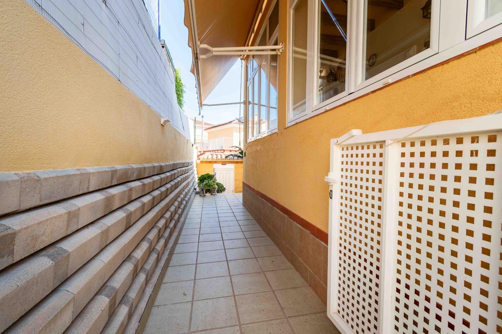 4 slaapkamer Villa te koop in La Nucia met zwembad garage - € 549.000 (Ref: 9882202)