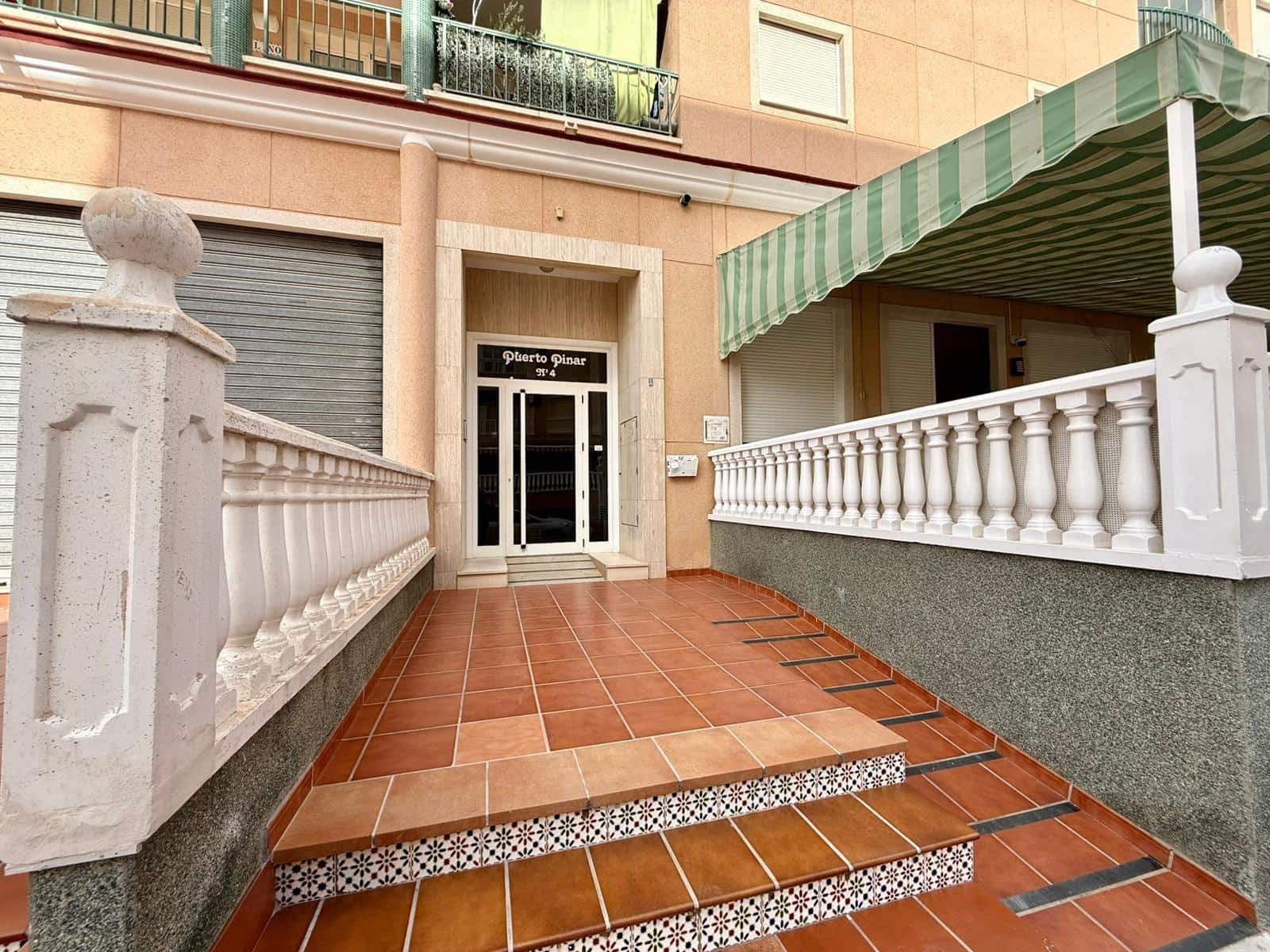4 bedroom Penthouse for sale in Guardamar del Segura with pool - € 465,000 (Ref: 9882205)