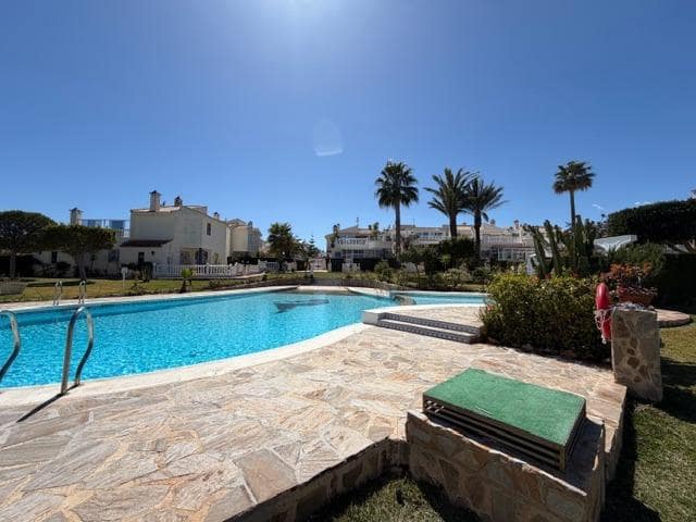 1 soveværelse Bungalow til salg i Torrevieja med swimmingpool - € 142.000 (Ref: 9882206)