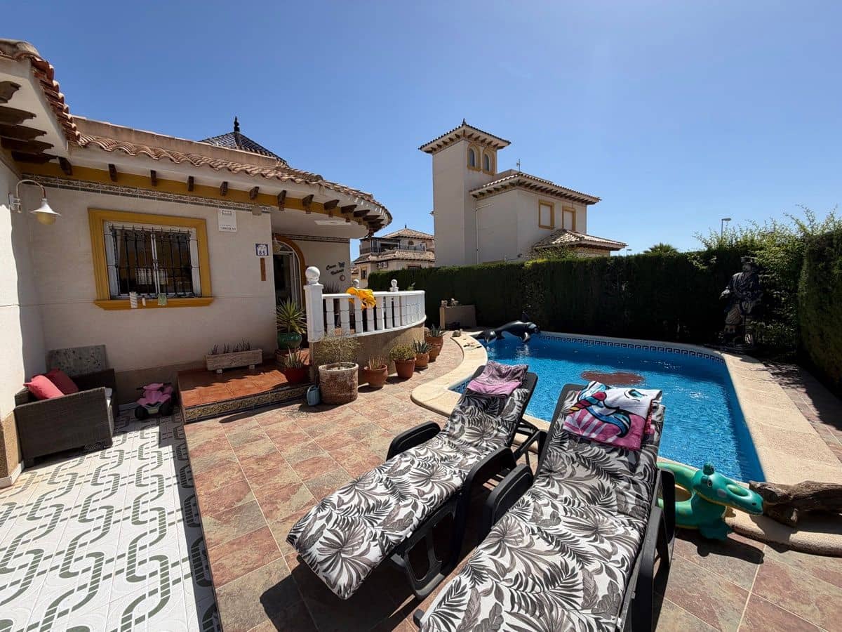 4 bedroom Villa for sale in Villamartin with pool - € 399,995 (Ref: 9891008)