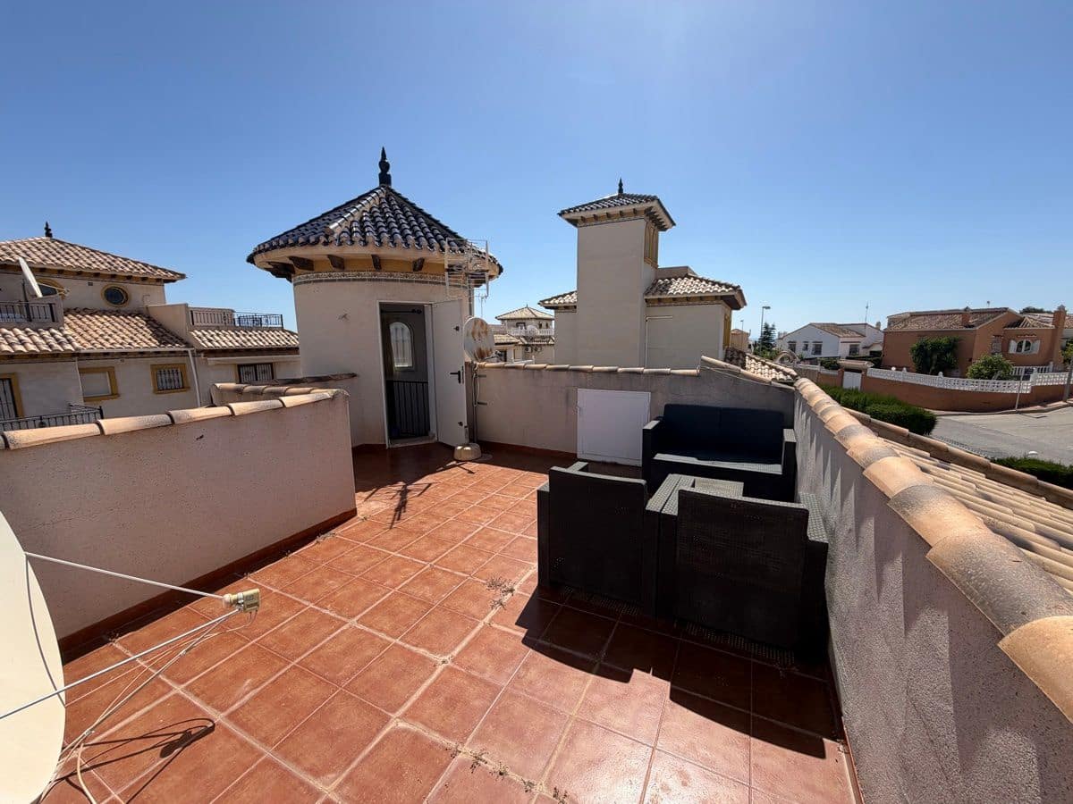 4 bedroom Villa for sale in Villamartin with pool - € 399,995 (Ref: 9891008)
