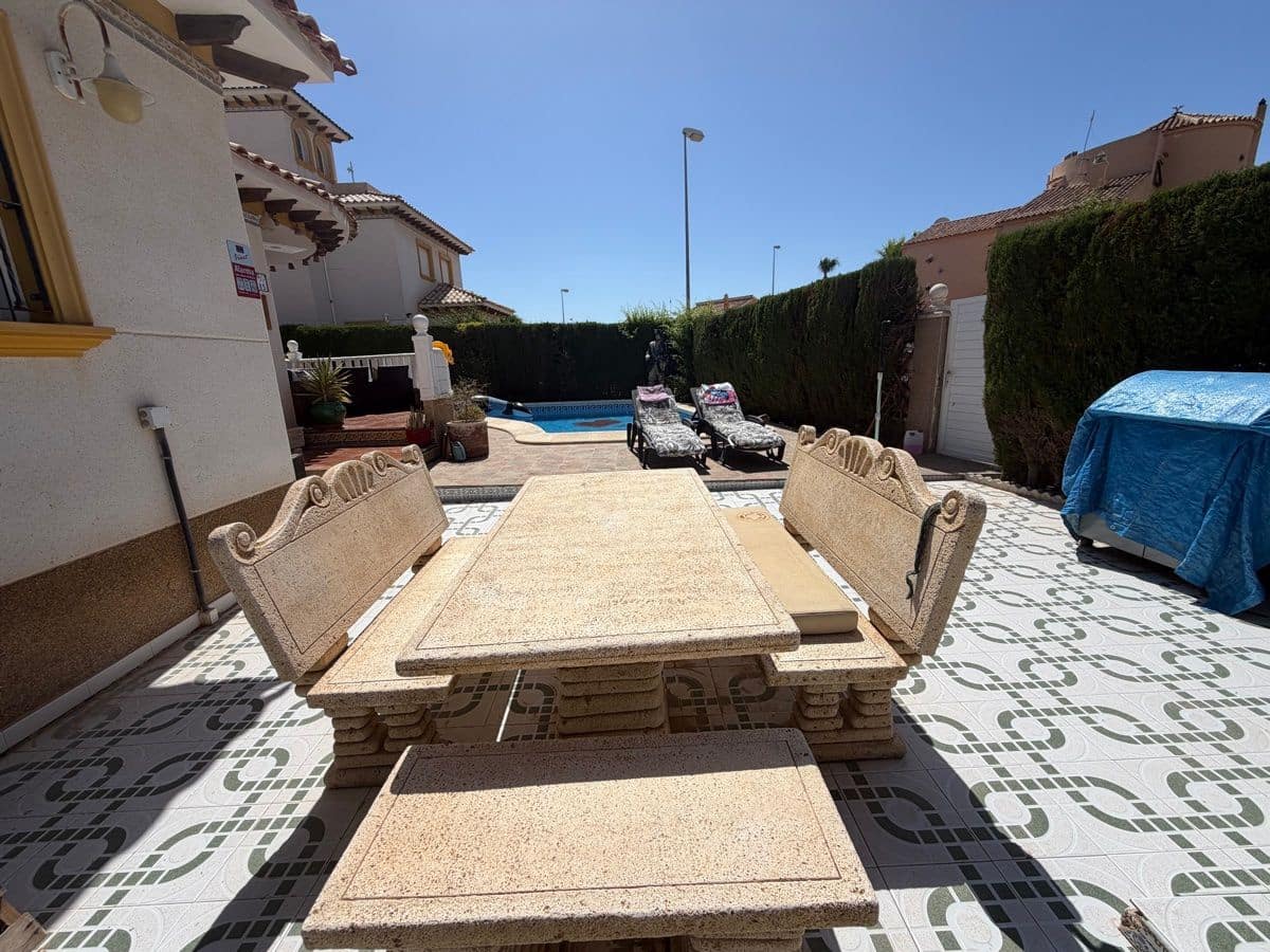 4 bedroom Villa for sale in Villamartin with pool - € 399,995 (Ref: 9891008)