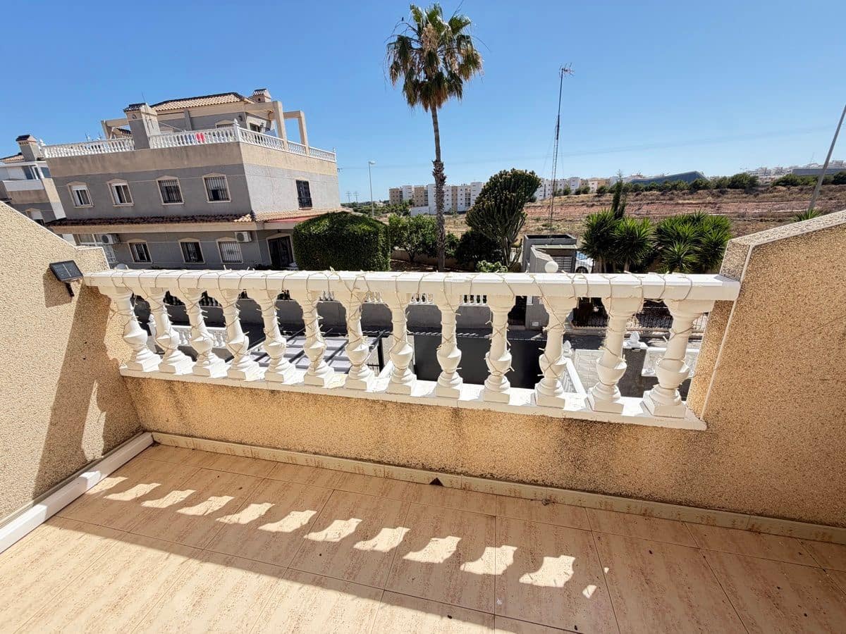 3 bedroom Townhouse for sale in Playa Flamenca with pool - € 309,000 (Ref: 9894972)