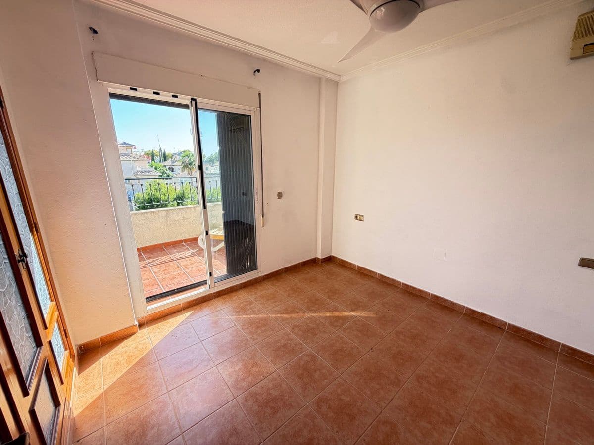 3 quarto Casa em Banda para venda em Playa Flamenca com piscina - 195 000 € (Ref: 9894973)