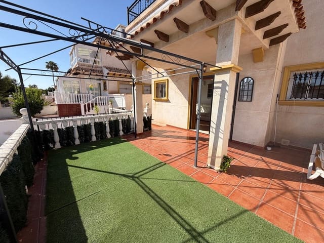 3 makuuhuone Omakotitalo myytävänä paikassa Playa Flamenca, Orihuela mukana uima-altaan - 195 000 € (Ref: 9894973)