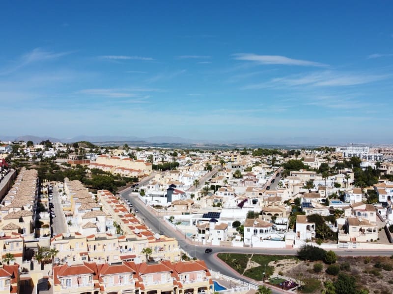 2 bedroom Apartment for sale in Orihuela with pool - € 255,000 (Ref: 9909098)