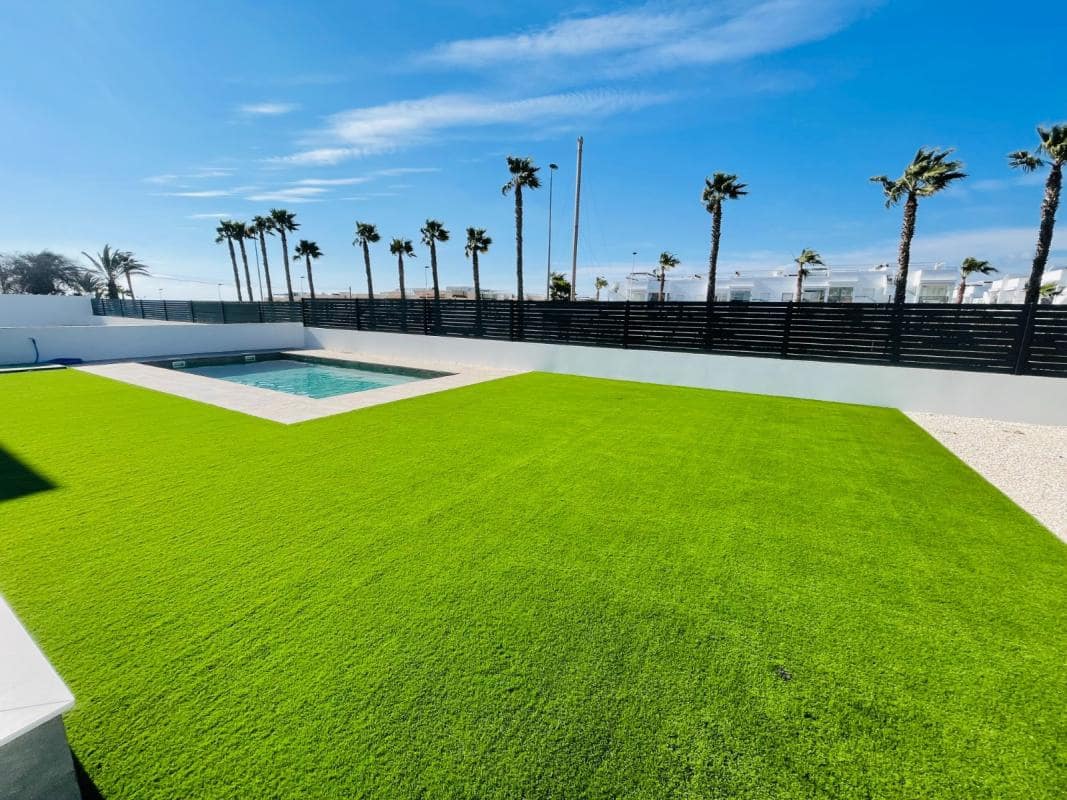5 bedroom Villa for sale in Torrevieja - € 1,200,000 (Ref: 9909171)