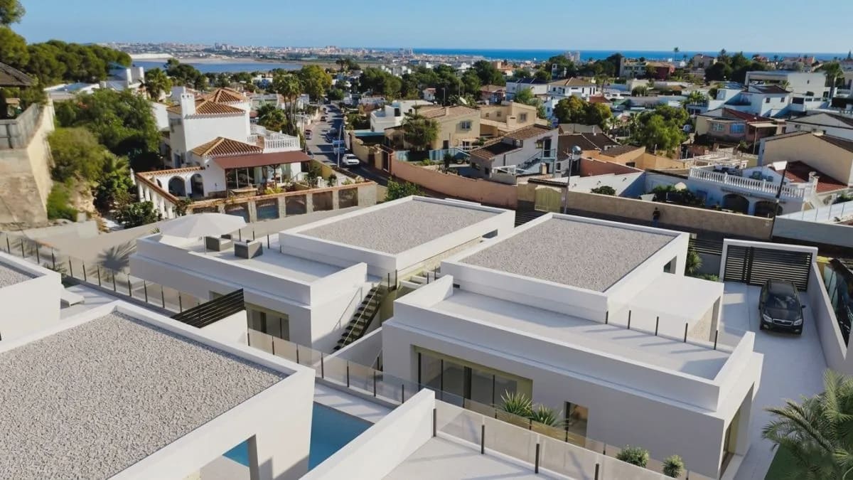 3 sovrum Villa till salu i Torrevieja med pool - 725 000 € (Ref: 9909202)