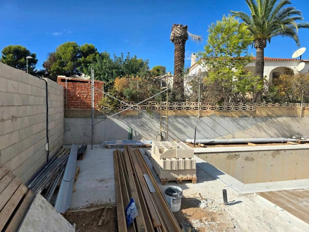 Chalet de 3 habitaciones en La Nucia en venta con piscina - 530.000 € (Ref: 9909251)