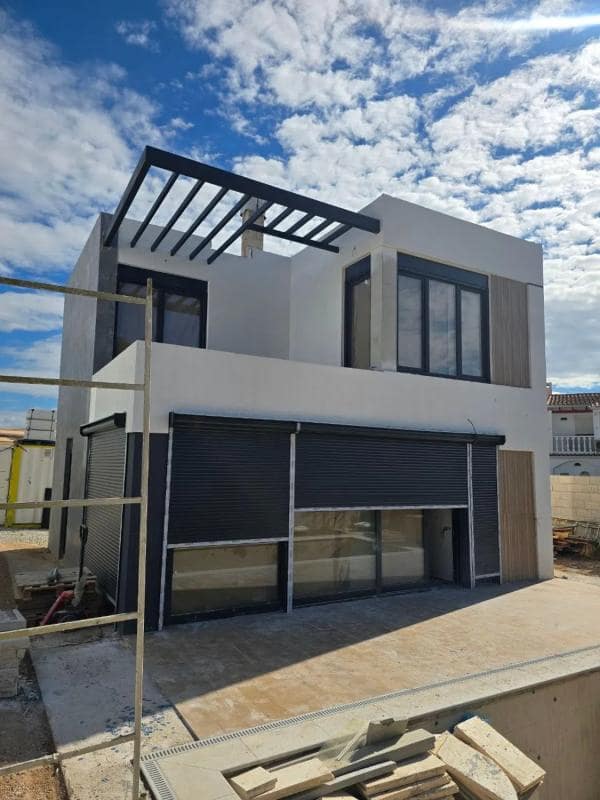 Chalet de 3 habitaciones en La Nucia en venta con piscina - 530.000 € (Ref: 9909251)