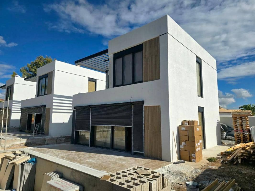 Chalet de 3 habitaciones en La Nucia en venta con piscina - 530.000 € (Ref: 9909251)