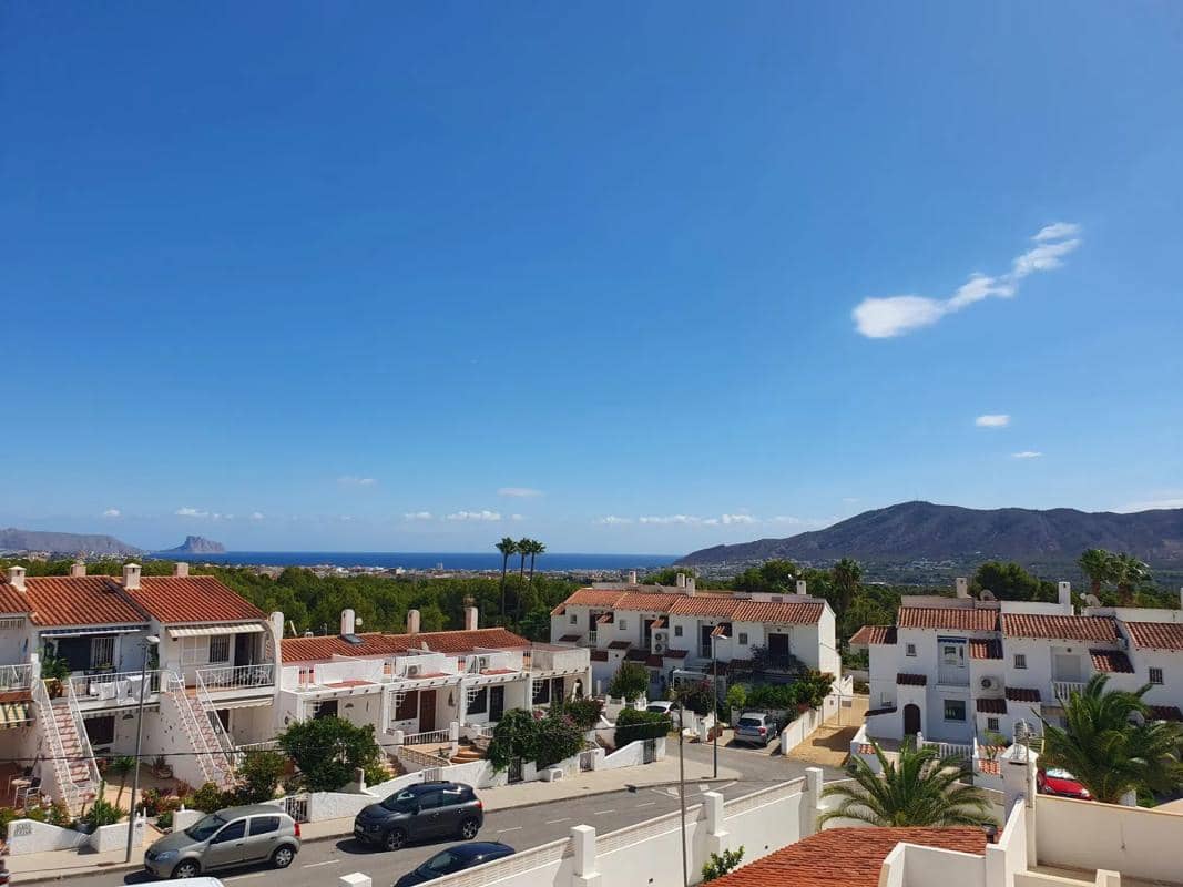Chalet de 3 habitaciones en La Nucia en venta con piscina - 530.000 € (Ref: 9909251)