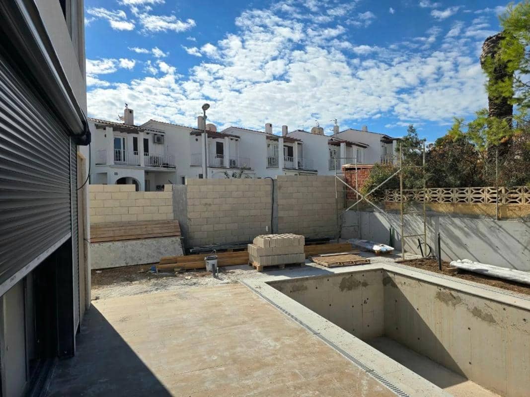 Chalet de 3 habitaciones en La Nucia en venta con piscina - 530.000 € (Ref: 9909251)