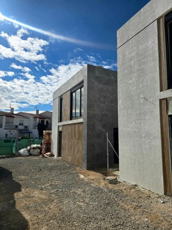 Chalet de 3 habitaciones en La Nucia en venta con piscina - 530.000 € (Ref: 9909251)